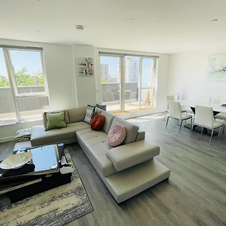 Modern Penthouse Flat With Free Indoor Parking Apartment ลอนดอน ภายนอก รูปภาพ