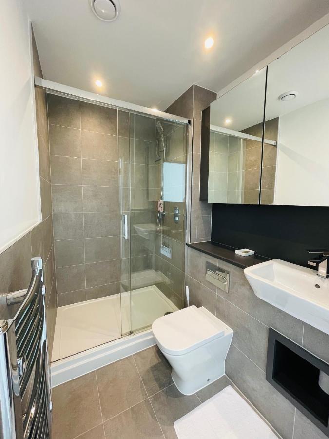 Modern Penthouse Flat With Free Indoor Parking Apartment ลอนดอน ภายนอก รูปภาพ
