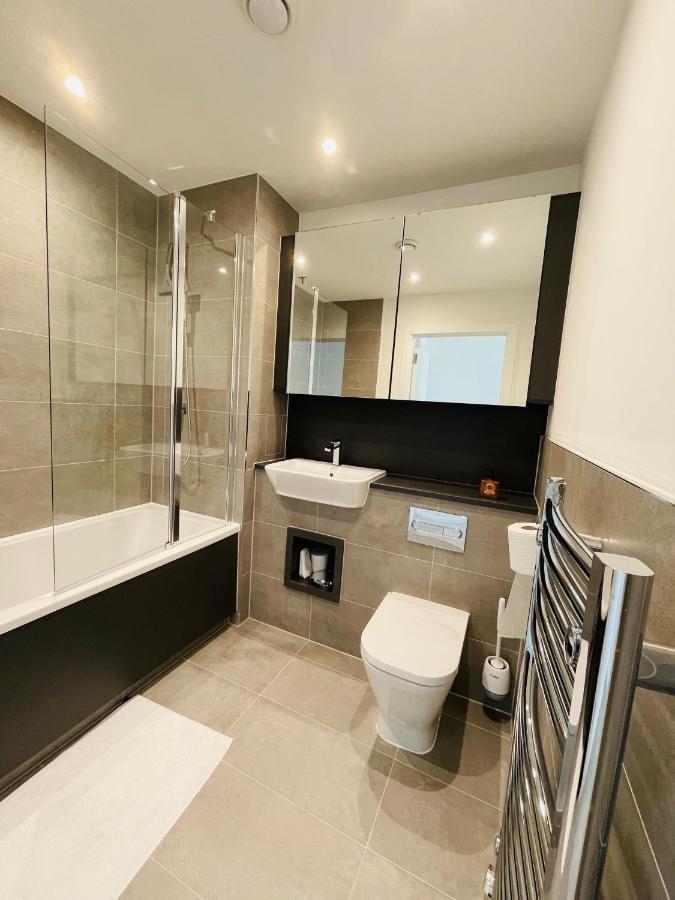 Modern Penthouse Flat With Free Indoor Parking Apartment ลอนดอน ภายนอก รูปภาพ