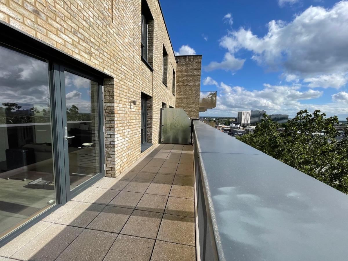 Modern Penthouse Flat With Free Indoor Parking Apartment ลอนดอน ภายนอก รูปภาพ